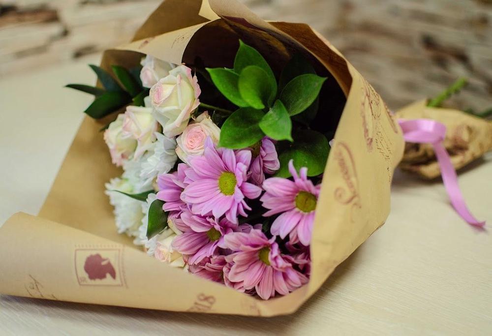 Букет цветов из: Розы и Хризантемы в Нижнеангарск