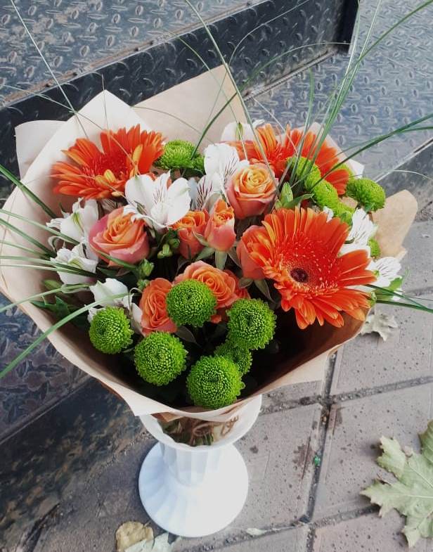 Букет цветов из: Герберы, Хризантемы, Альстромерии и Розы в Нижнеангарск