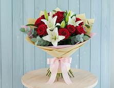 Букет цветов из:  Лилии и Розы в Нижнеангарск