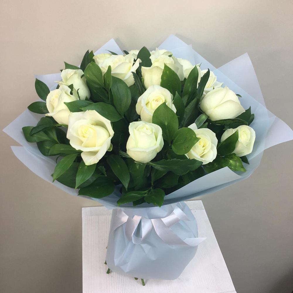 Букет 15 Белых роз Проуд в Нижнеангарск