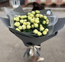 Букет Белые кустовые розы Солинеро в Нижнеангарск