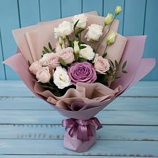 Букет цветов из:  Розы и Лизиантусы в Нижнеангарск