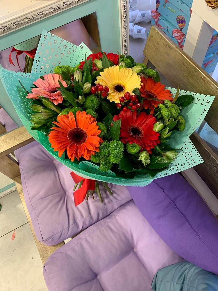 Букет цветов из: Герберы, Хризантемы и Альстромерии в Нижнеангарск