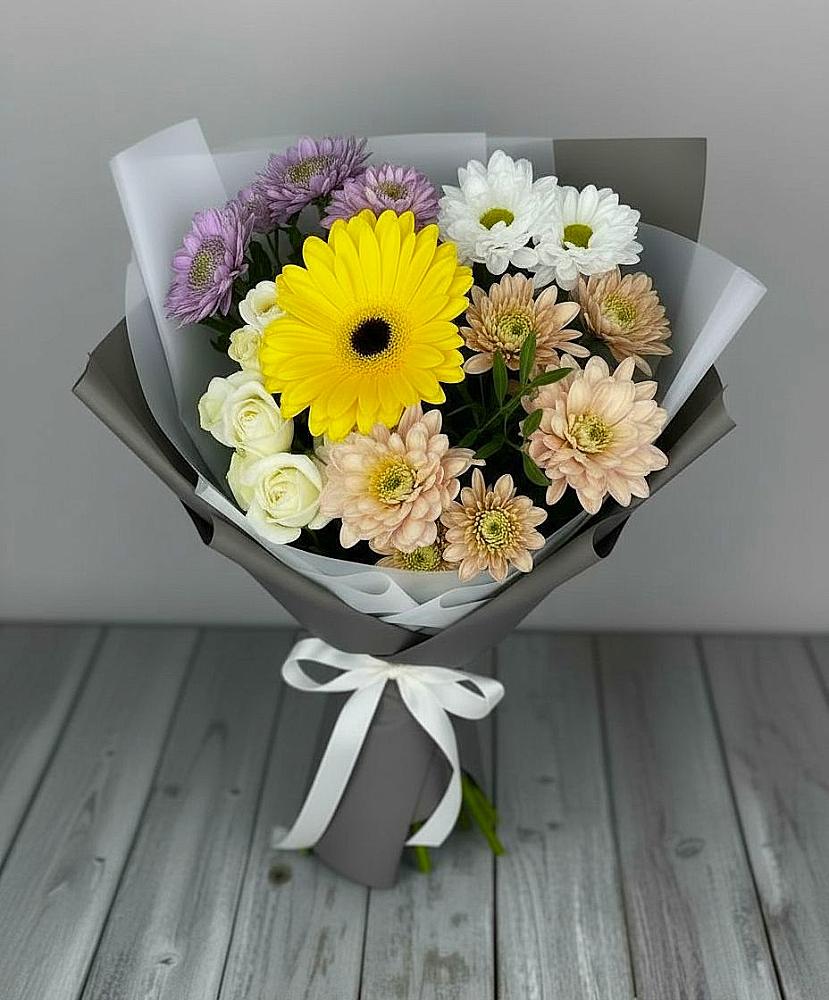 Букет цветов из: Розы, Герберы и Хризантемы в Нижнеангарск