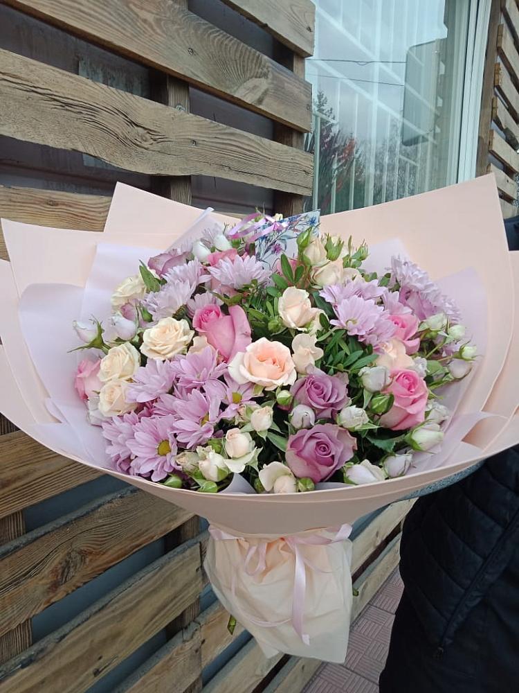 Букет цветов из: Розы и Хризантемы в Нижнеангарск