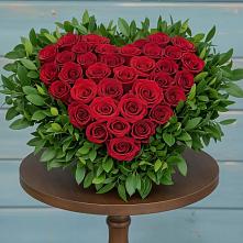 Цветочная композиция из Розы в виде сердца в Нижнеангарск