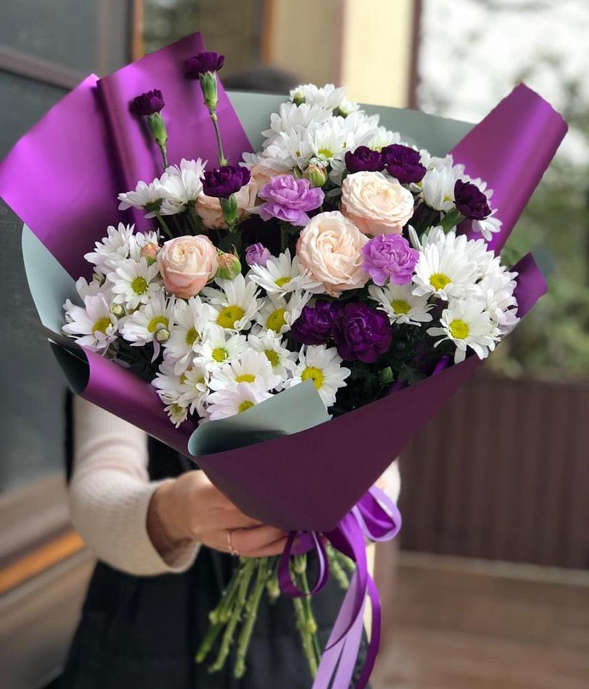 Букет цветов из: Хризантемы, Гвоздики и Розы в Нижнеангарск