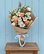 Букет цветов из:  Альстромерии, Лизиантусы, Розы и Хризантемы #REPLACE_PRED# Нижнеангарск