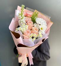 Букет цветов из:  Хризантемы и Розы в Нижнеангарск