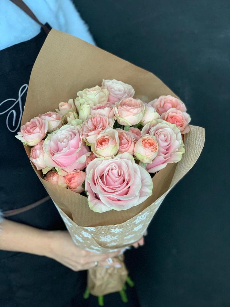 Букет цветов из: Хризантемы и Розы в Нижнеангарск