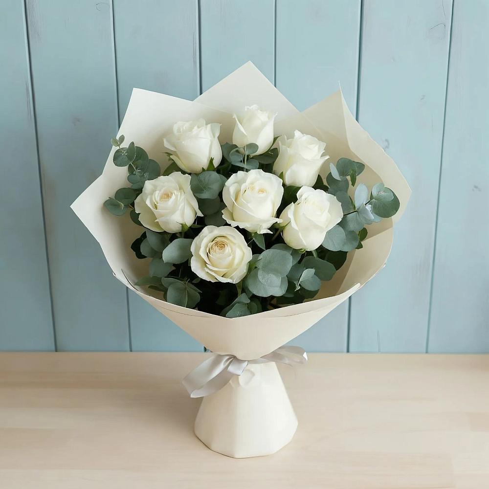 Букет Белые розы в Эвкалипте в Нижнеангарск