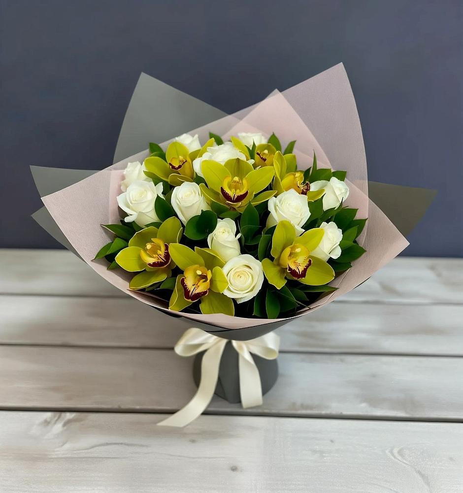 Букет цветов из: Орхидеи и Розы в Нижнеангарск