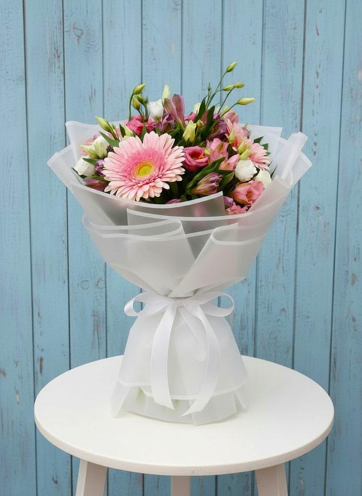 Букет цветов из: Герберы, Альстромерии и Лизиантусы в Нижнеангарск