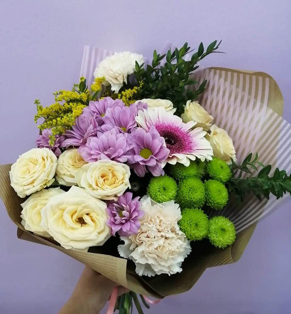 Букет цветов из: Хризантемы, Розы, Гвоздики и Герберы в Нижнеангарск