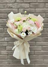 Букет цветов из:  Гвоздики, Розы, Лизиантусы и Хризантемы в Нижнеангарск