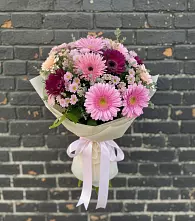 Букет цветов из:  Герберы и Хризантемы в Нижнеангарск