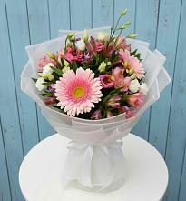 Букет цветов из:  Герберы, Альстромерии и Лизиантусы в Нижнеангарск