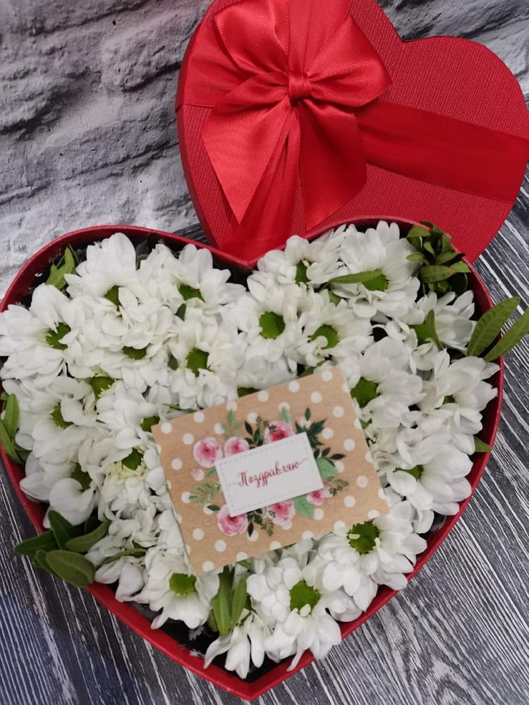 Цветочная композиция из Хризантемы в виде сердца в Нижнеангарск