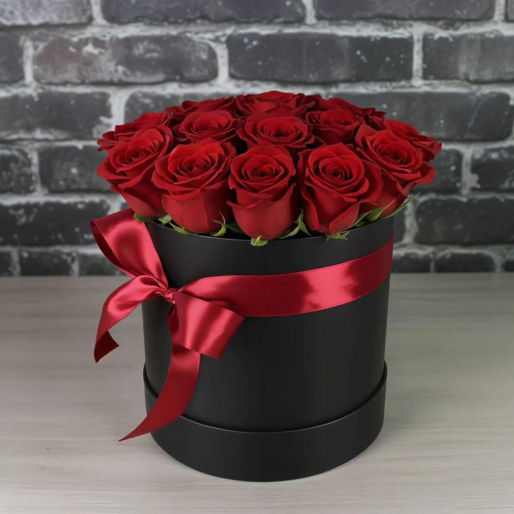 Цветочная композиция из Розы в шляпной коробке в Нижнеангарск