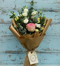 Букет цветов из:  Розы и Лизиантусы в Нижнеангарск