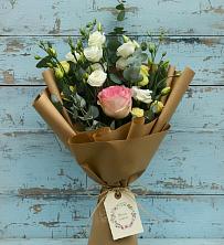Букет цветов из:  Розы и Лизиантусы в Нижнеангарск