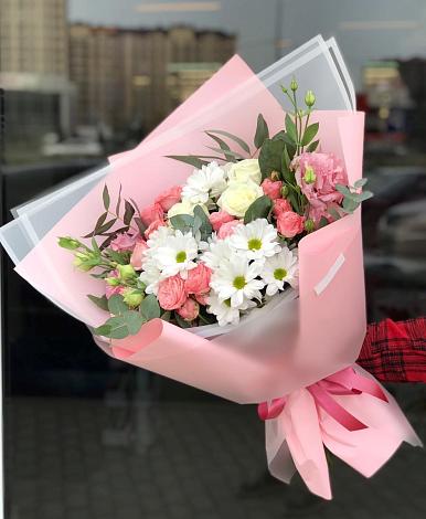 Букет цветов из: Розы, Лизиантусы и Хризантемы в Нижнеангарск