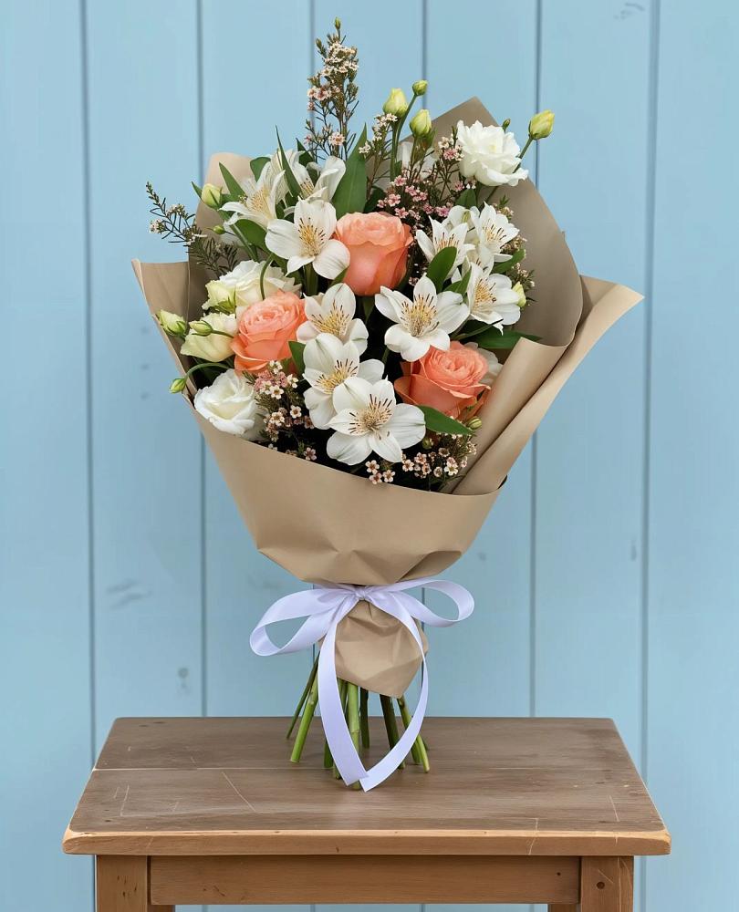 Букет цветов из: Альстромерии, Лизиантусы, Розы и Хризантемы в Нижнеангарск