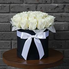 Цветочная композиция из Розы в шляпной коробке в Нижнеангарск